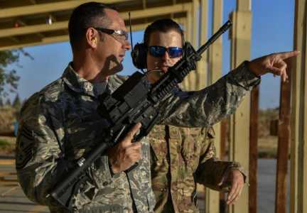 美国陆军新一代班组武器的火控系统